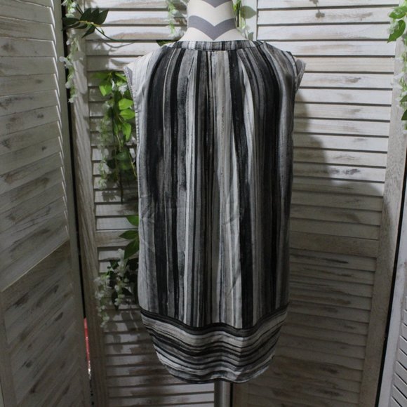 apt 9 sleeveless striped blouse (520) - Picture 3 of 7